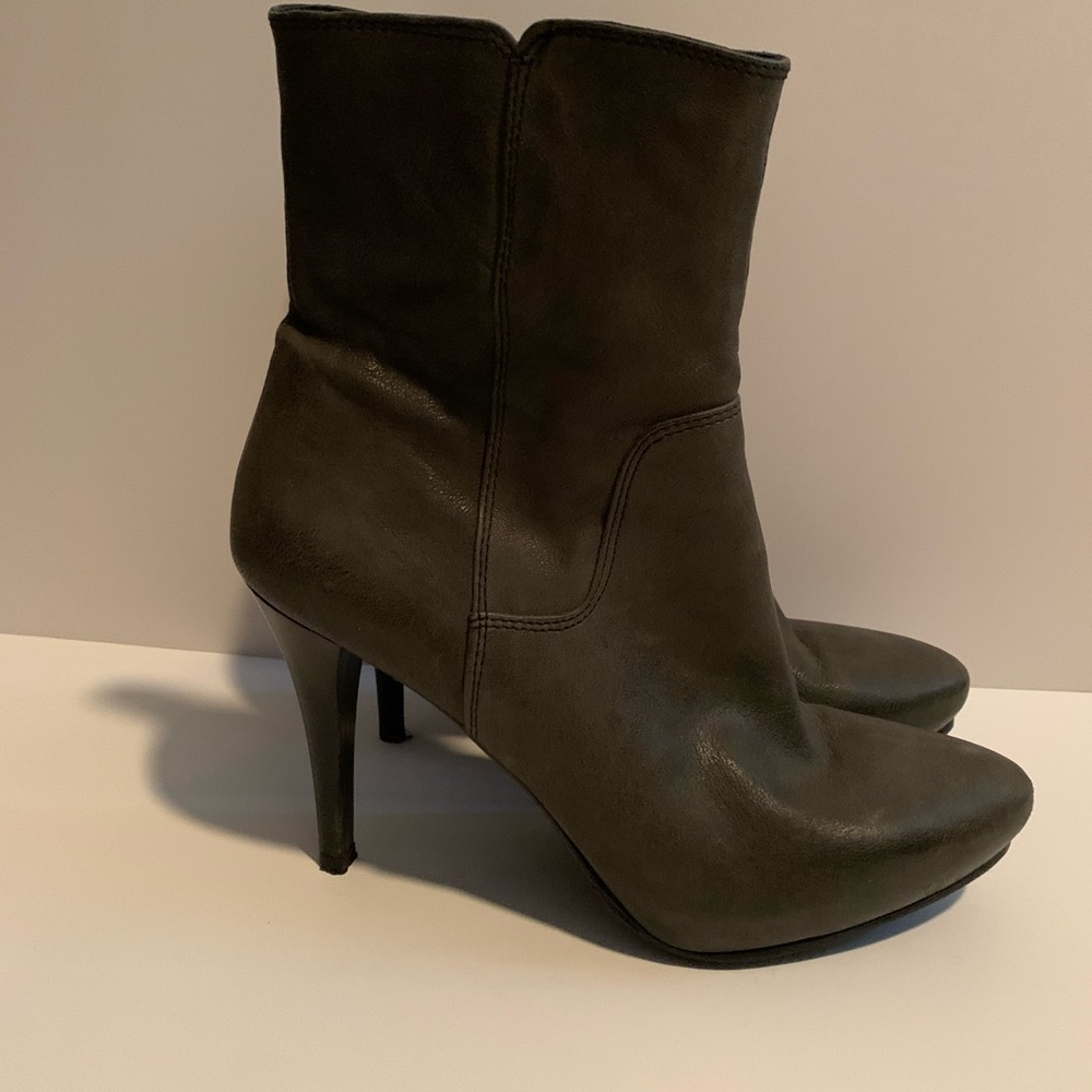 NWOT Sesso Calfskin boots